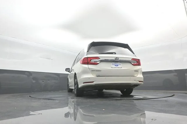 Certified Used 2018 Diamond White Honda Touring image 36