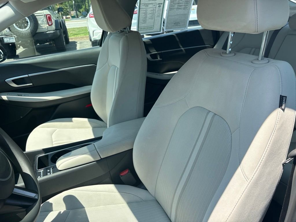 Used 2025 Silver Hyundai SEL image 15