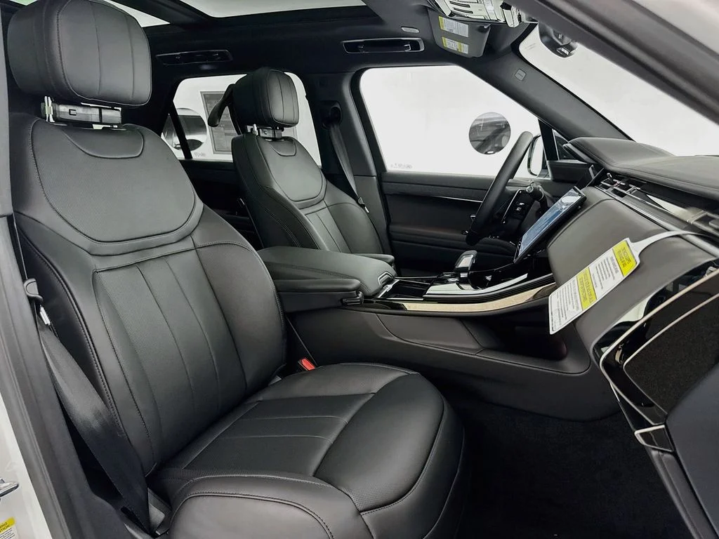 New 2026 Fuji White Land Rover Dynamic SE image 30