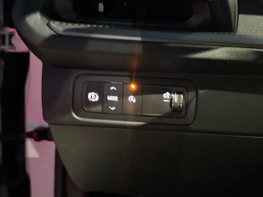 New 2027 Summit White Chevrolet LT image 16