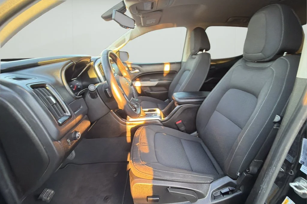 Used 2022 BLACK Chevrolet 2WD LT image 17