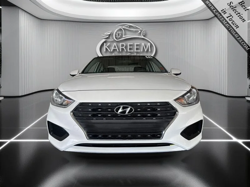 Used 2018 Frost White Pearl Hyundai SE image 2