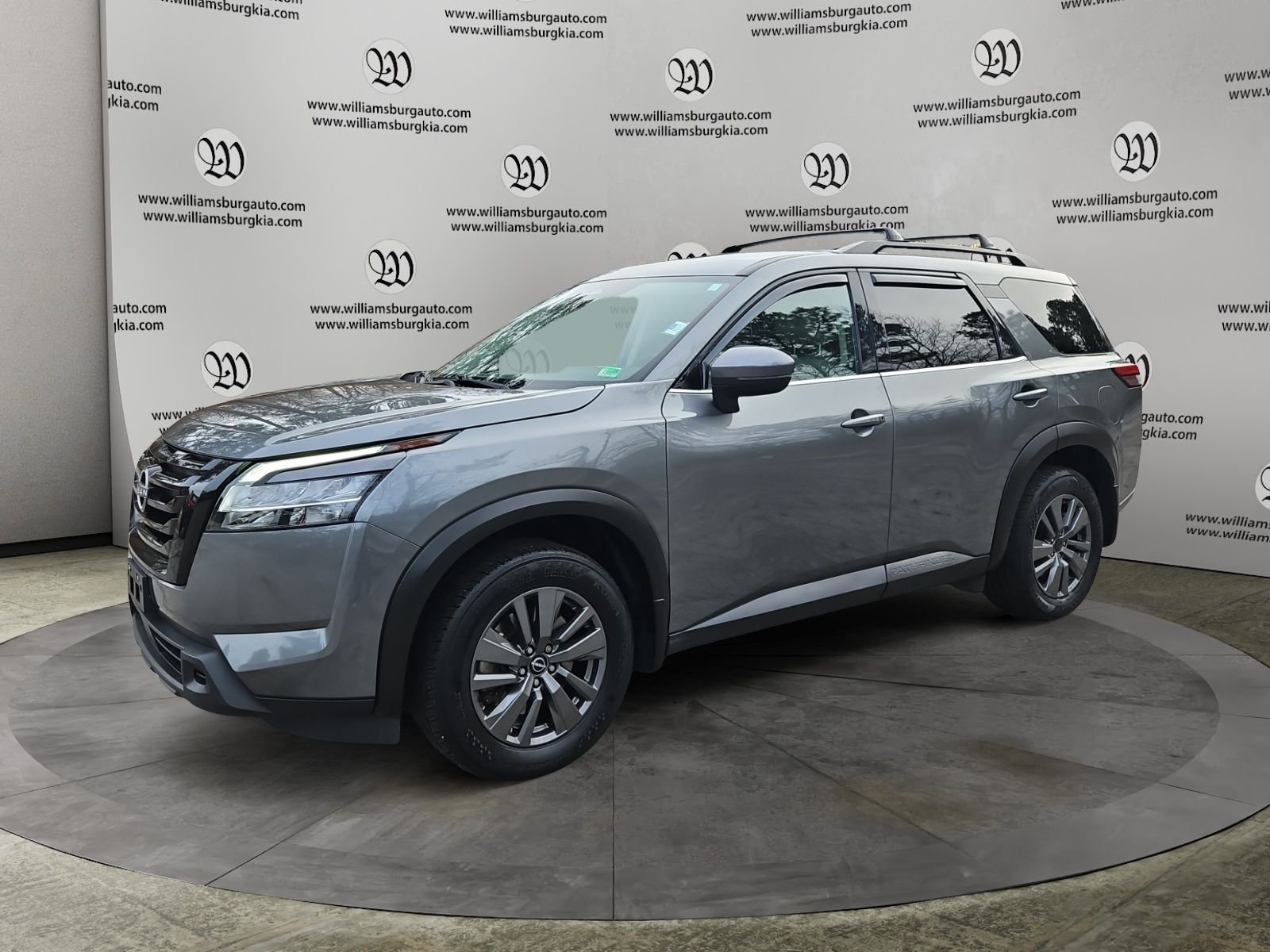 2022 Nissan Pathfinder SV