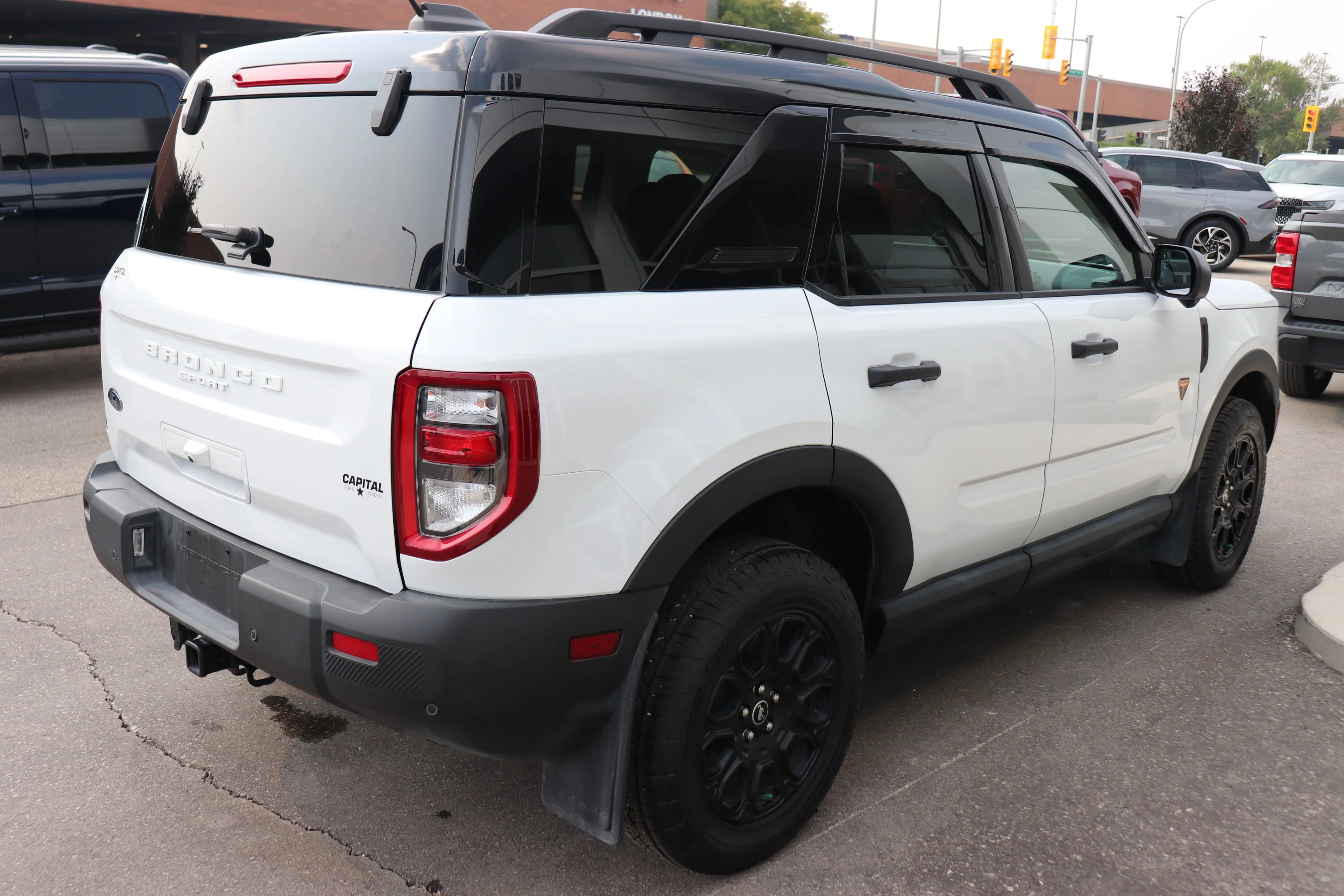 Certified Used 2025 White Ford Badlands 4x4 image 4