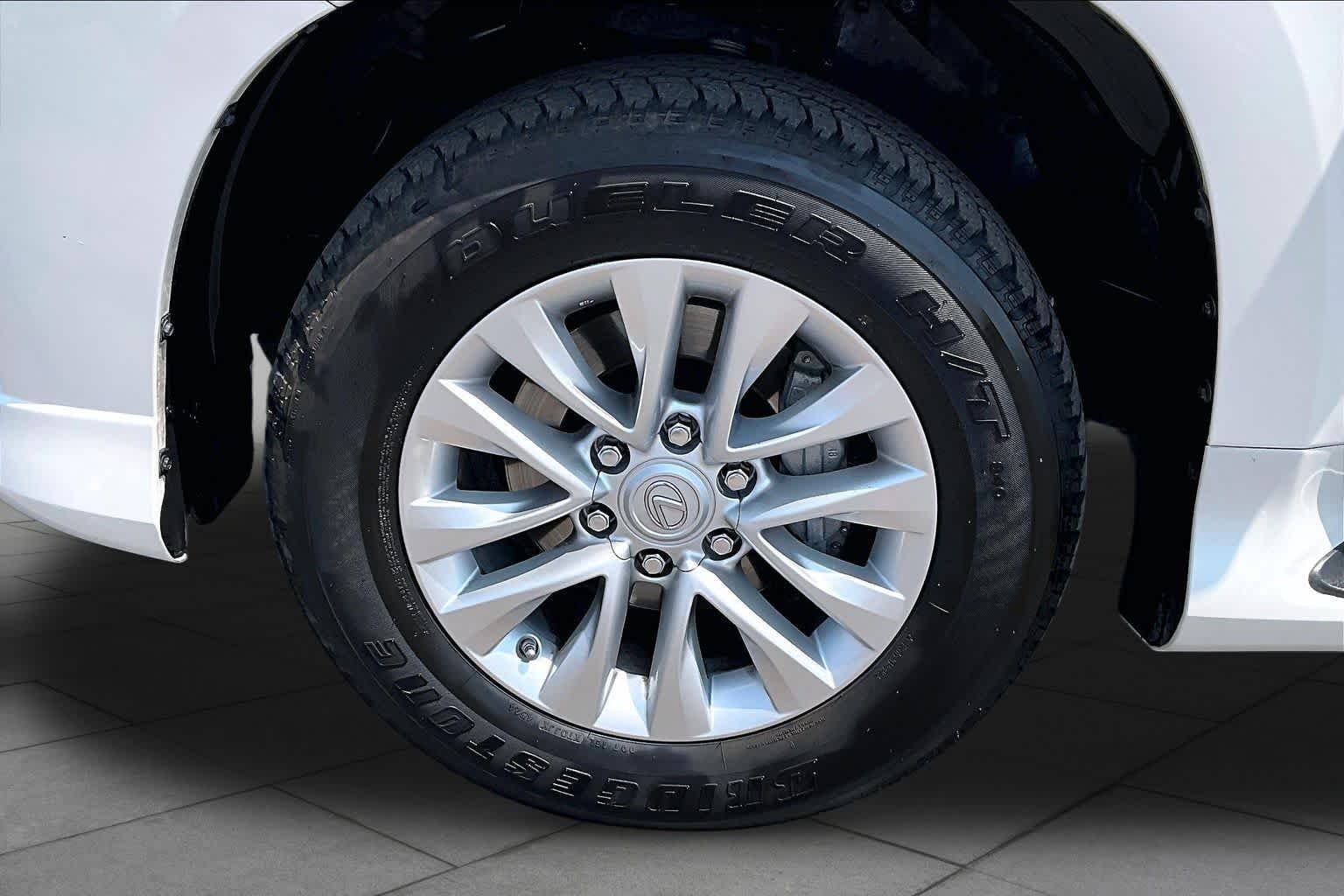 Used 2023 Eminent White Pearl Lexus Premium image 10