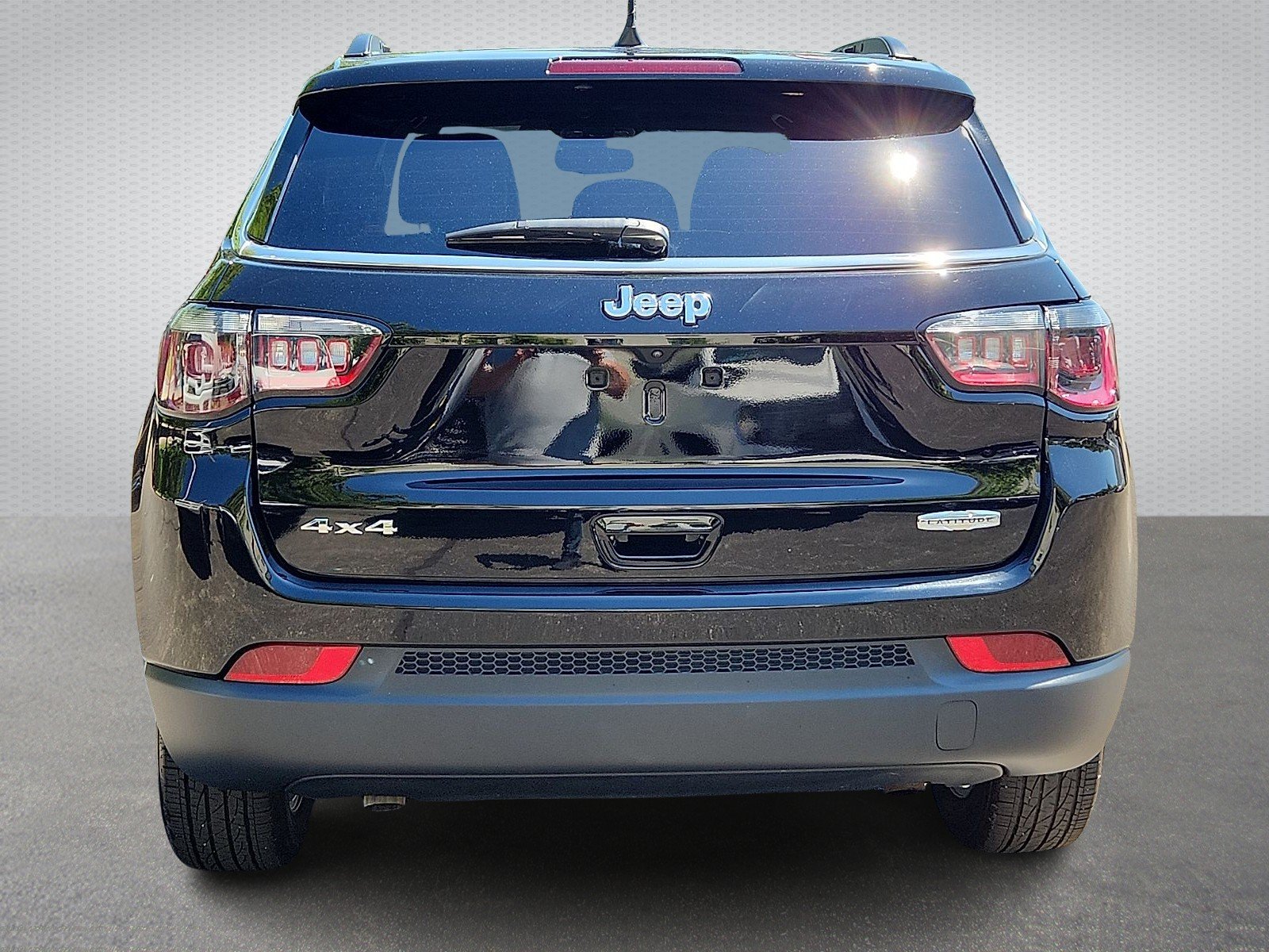 Certified Used 2025 Diamond Black Crystal Pearlcoat - PXJ Jeep Latitude 4x4 image 5