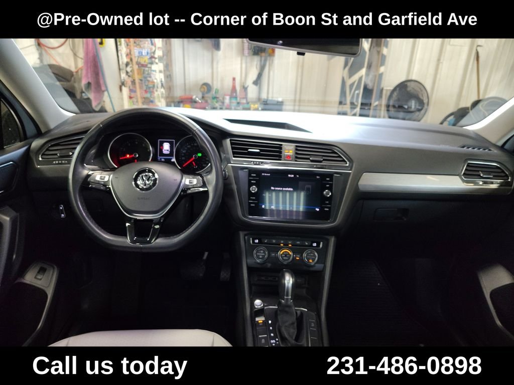 Used 2018  Volkswagen 2.0T SEL image 18