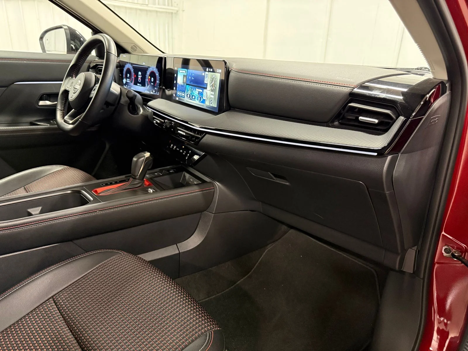 Used 2025 Red Nissan SR image 23