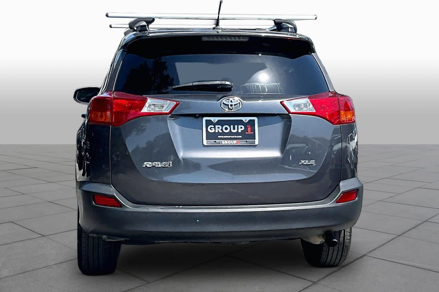 Used 2015 Magnetic Gray Metallic Toyota XLE image 5