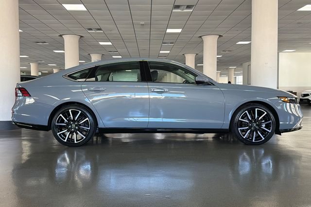 New 2026 Urban Gray Pearl Honda Touring image 3
