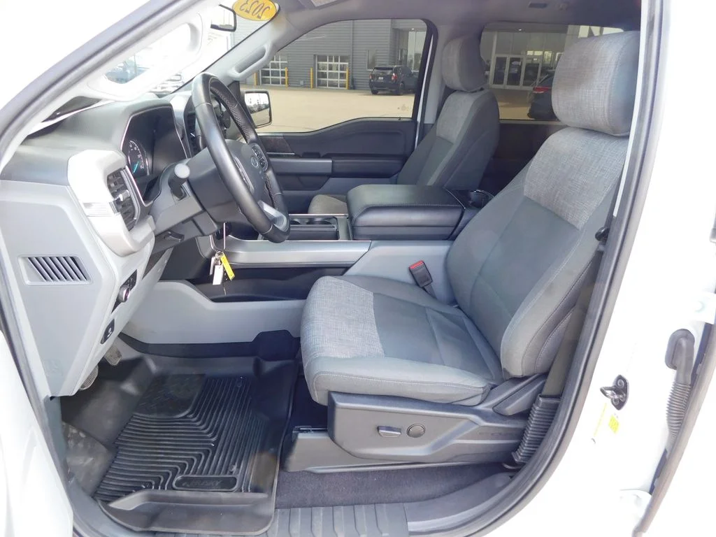Used 2023 Oxford White Ford XLT image 18