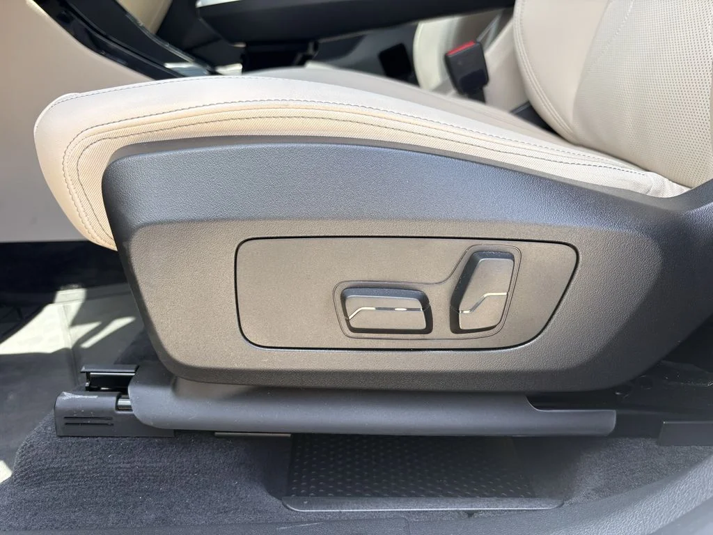 Used 2025 Alpine White BMW xDrive28i image 13