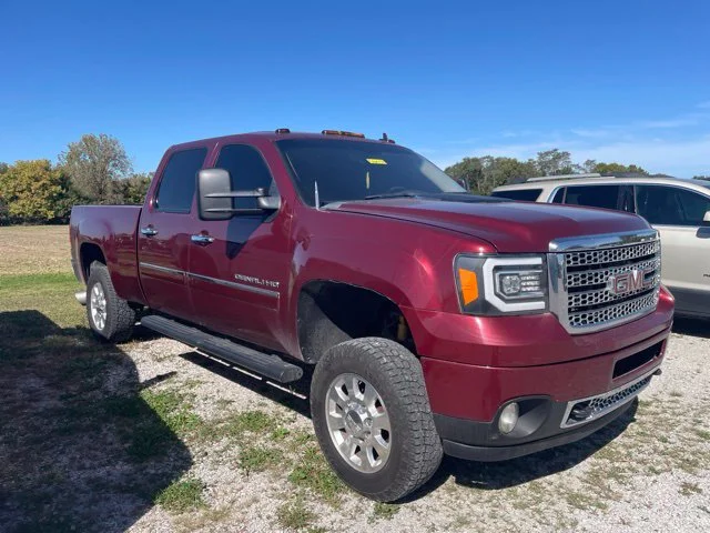 Used 2013 Red GMC Denali image 4