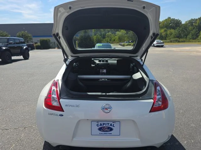 Used 2020 White Nissan Base image 13