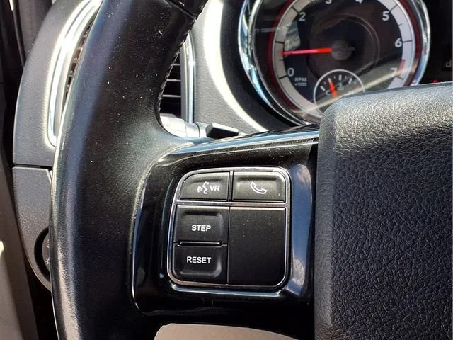 Used 2020 Gray Dodge SXT image 13