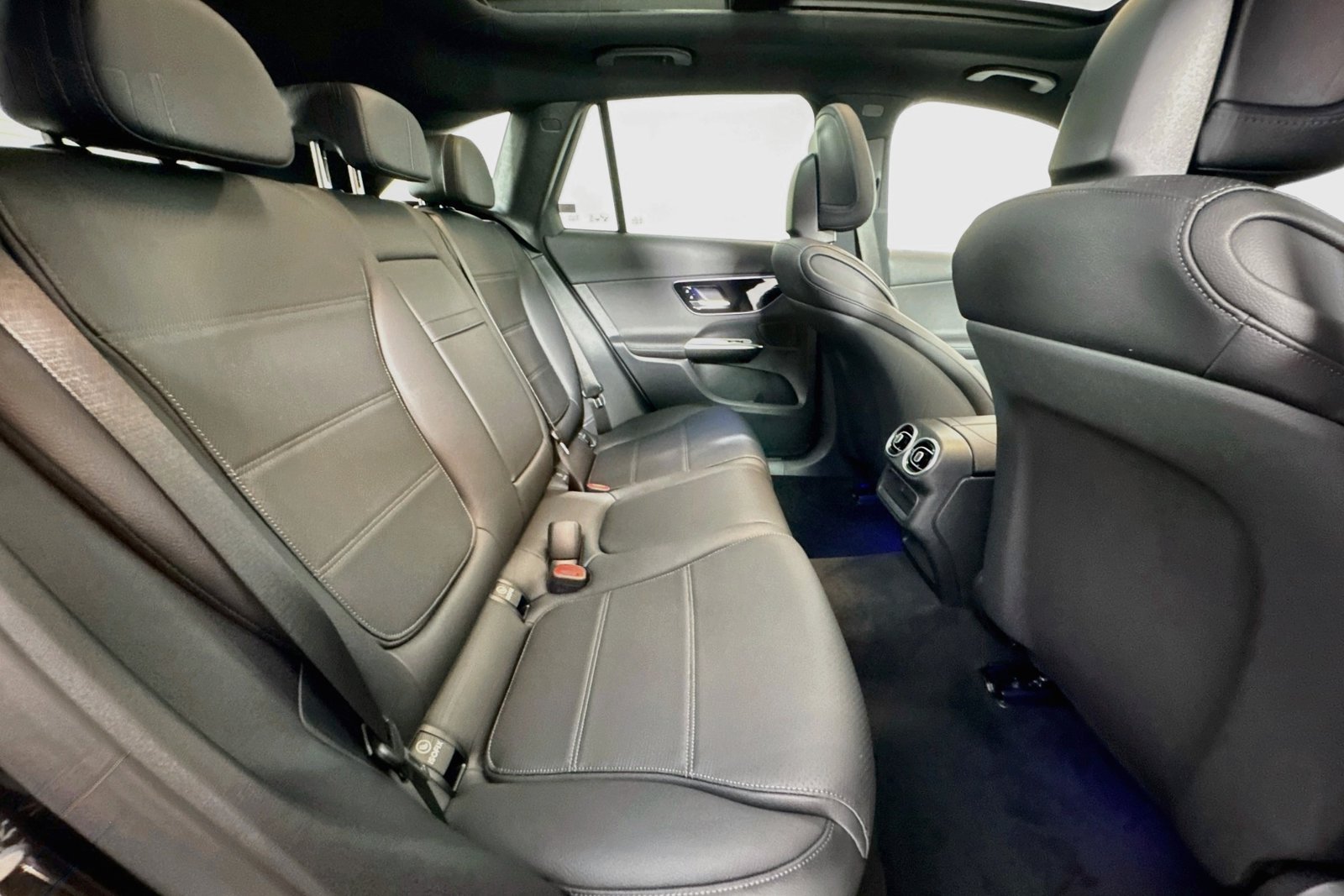 New 2027 Graphite Grey Metallic Mercedes-Benz GLC 300 image 25