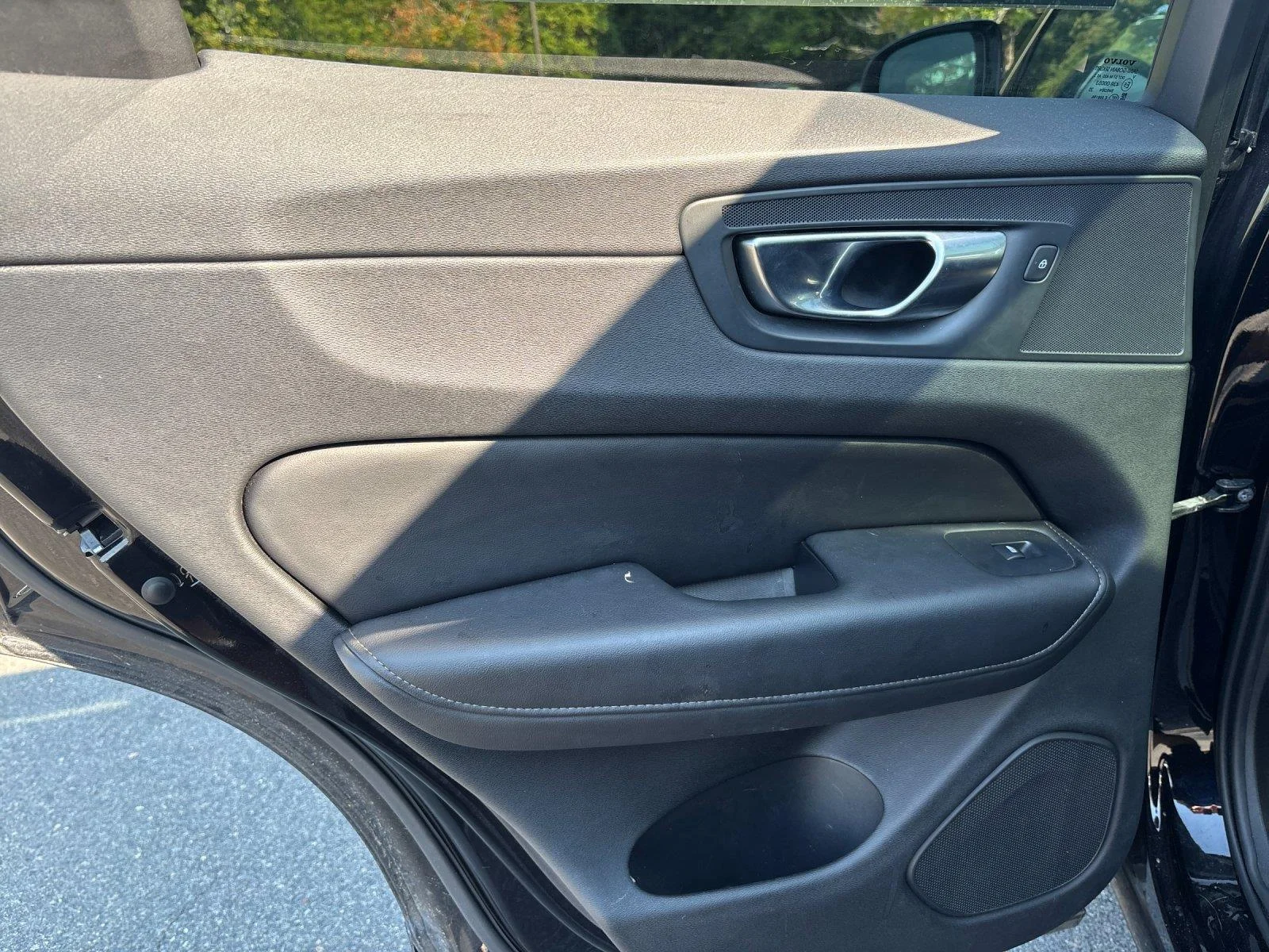 Used 2021 Onyx Black Metallic Volvo Inscription image 31