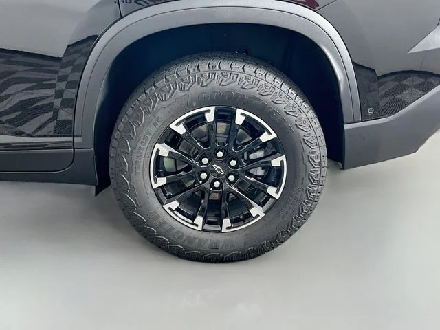 Used 2026 Black Chevrolet Z71 image 39