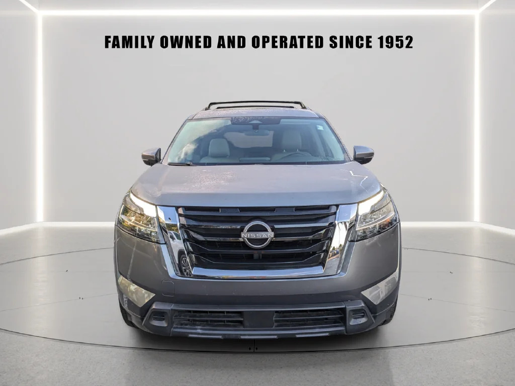 Used 2022 Gray Nissan SV image 6