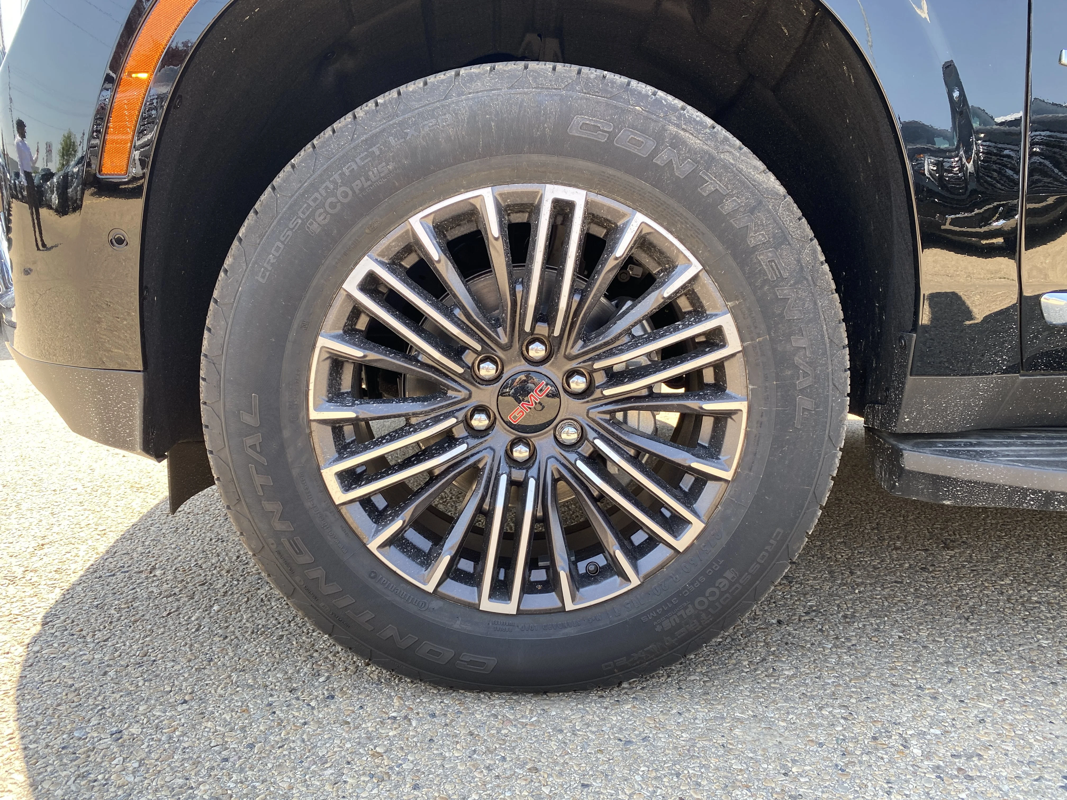 New 2026 ONYX BLACK GMC Elevation image 12
