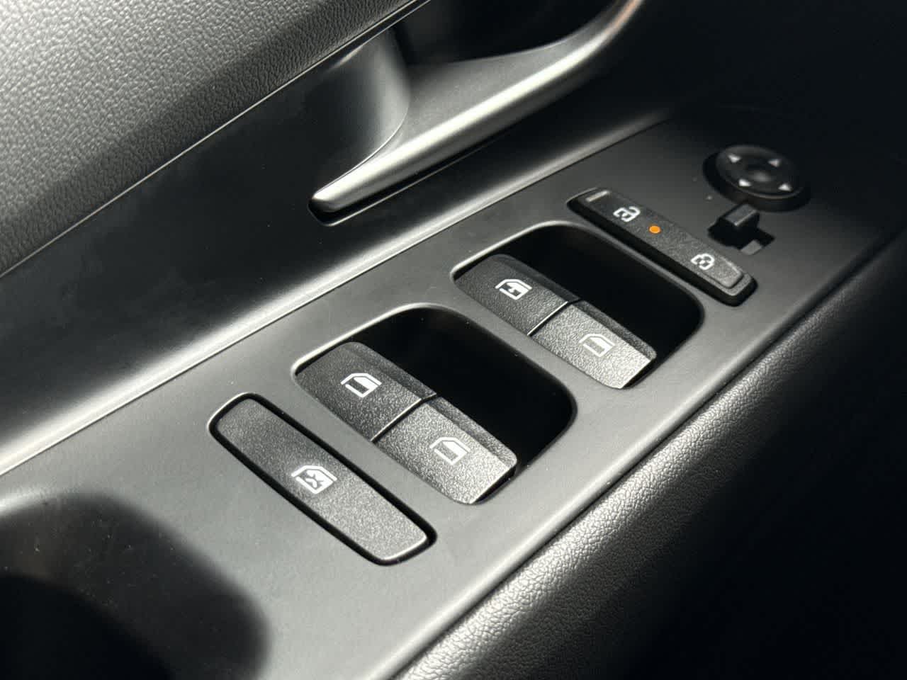 2025 Hyundai Elantra SE - Photo 17