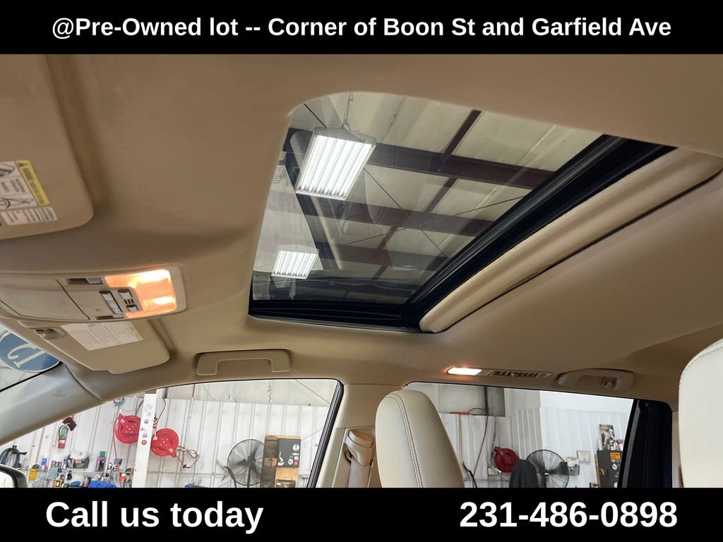 Used 2015  Toyota XLE V6 image 13