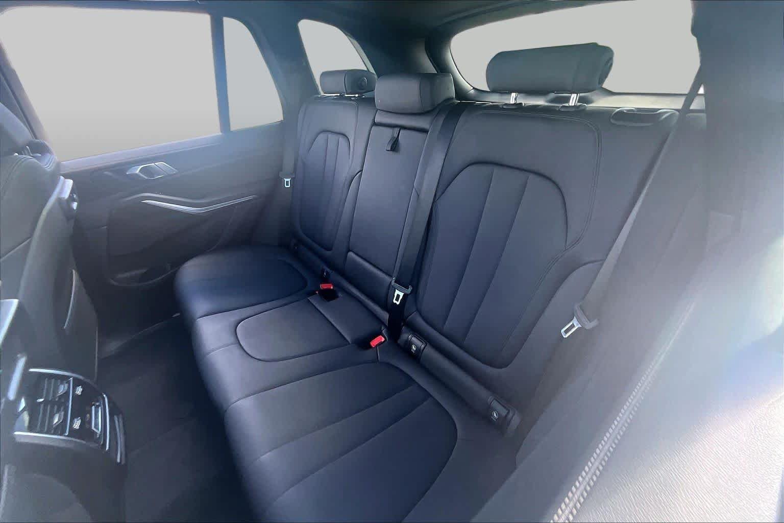 Used 2020 Jet Black BMW sDrive40i image 19