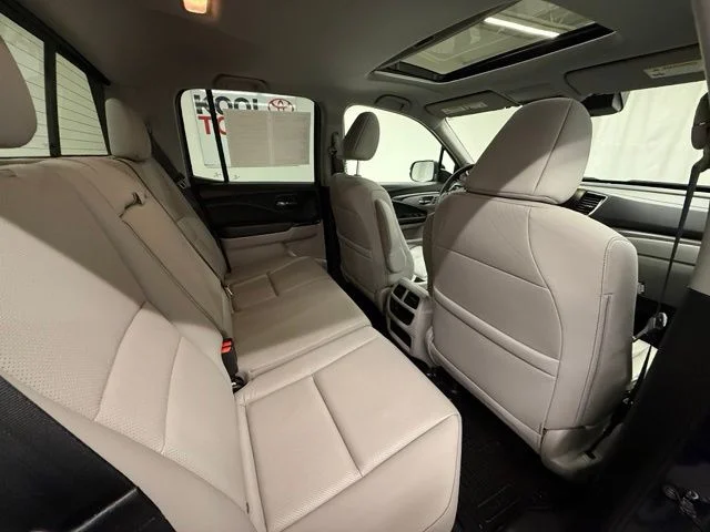 Used 2023  Honda RTL image 7