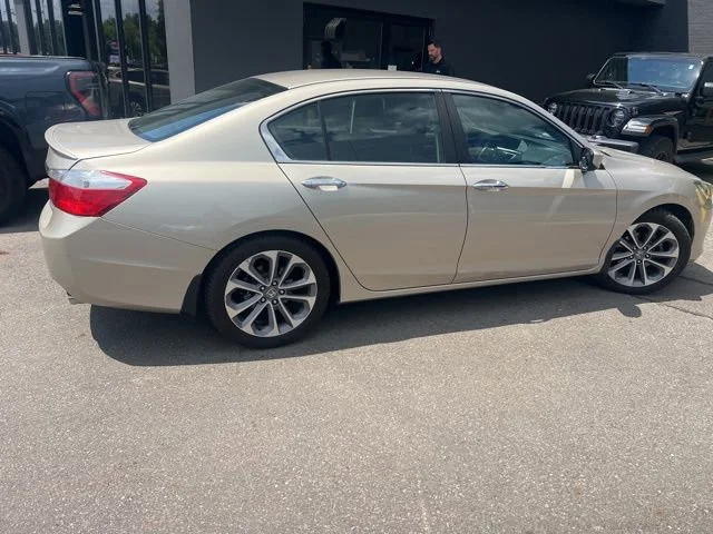 Used 2013 Champagne Frost Pearl Honda Sport image 3