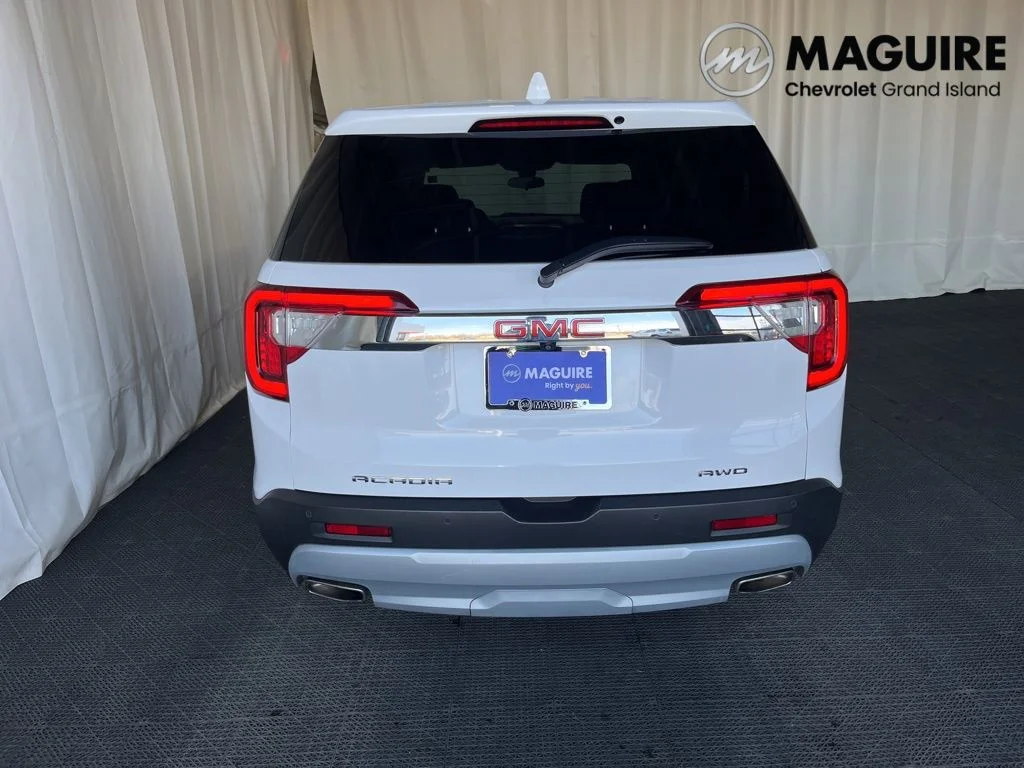 Used 2023 White GMC SLE image 27