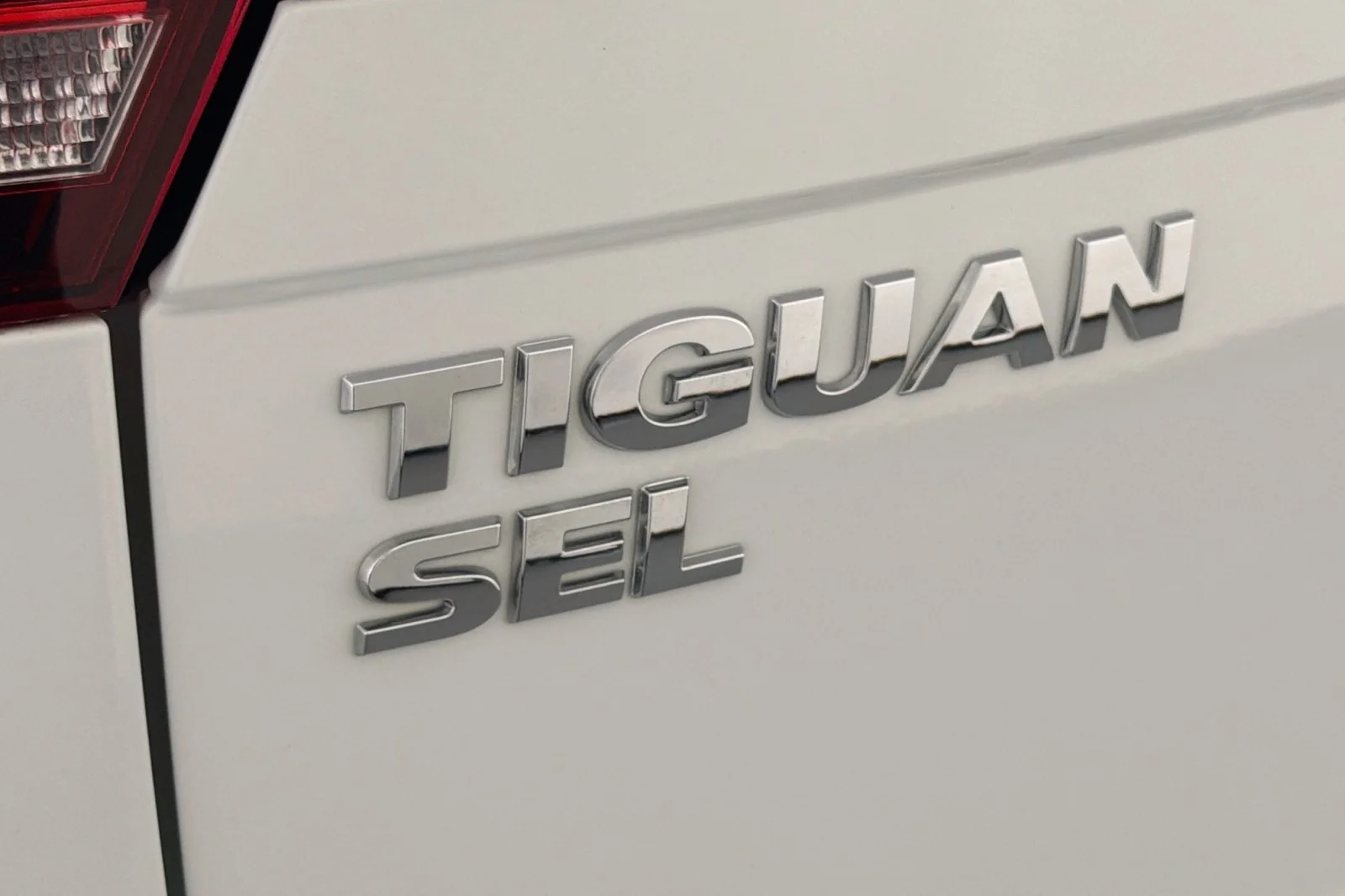 Used 2020 Pure White Volkswagen SEL image 10
