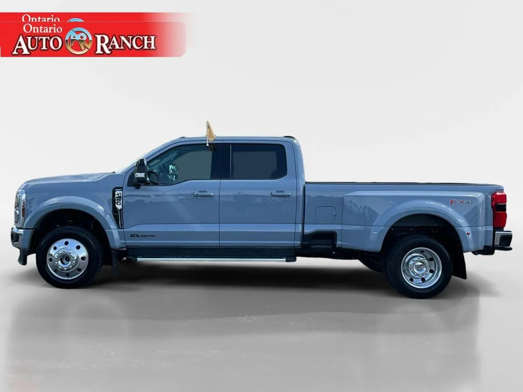Used 2025 Glacier Grey Metallic Tri-Coat Ford LARIAT image 2