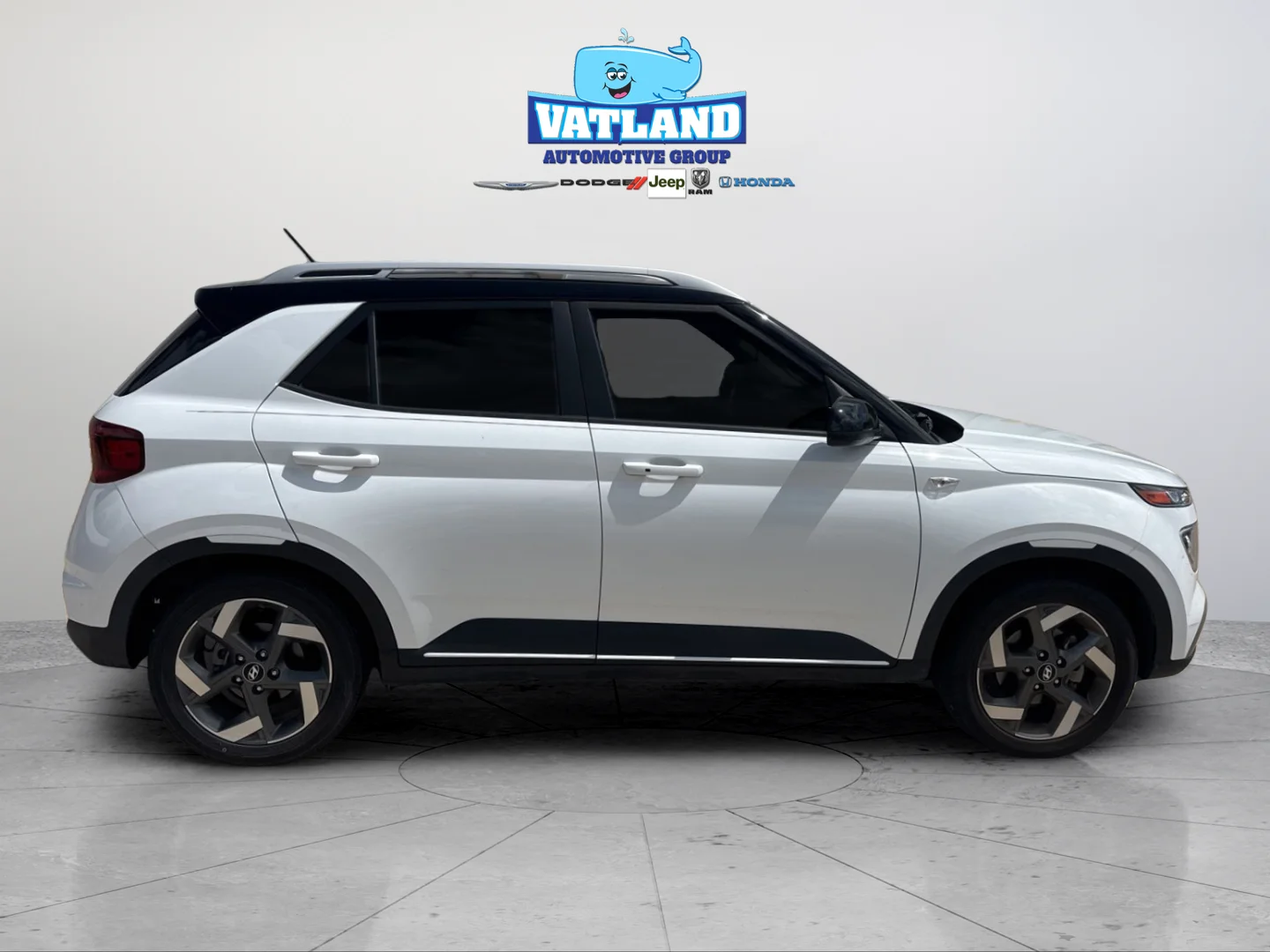 Used 2023 Ceramic White Hyundai Limited image 12