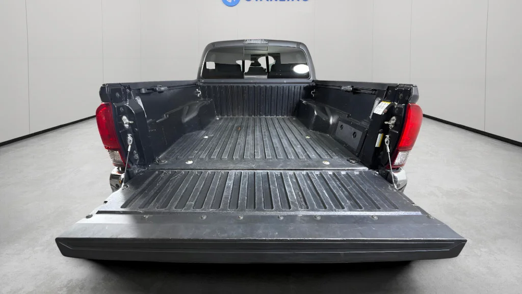 Used 2021  Toyota SR5 image 28