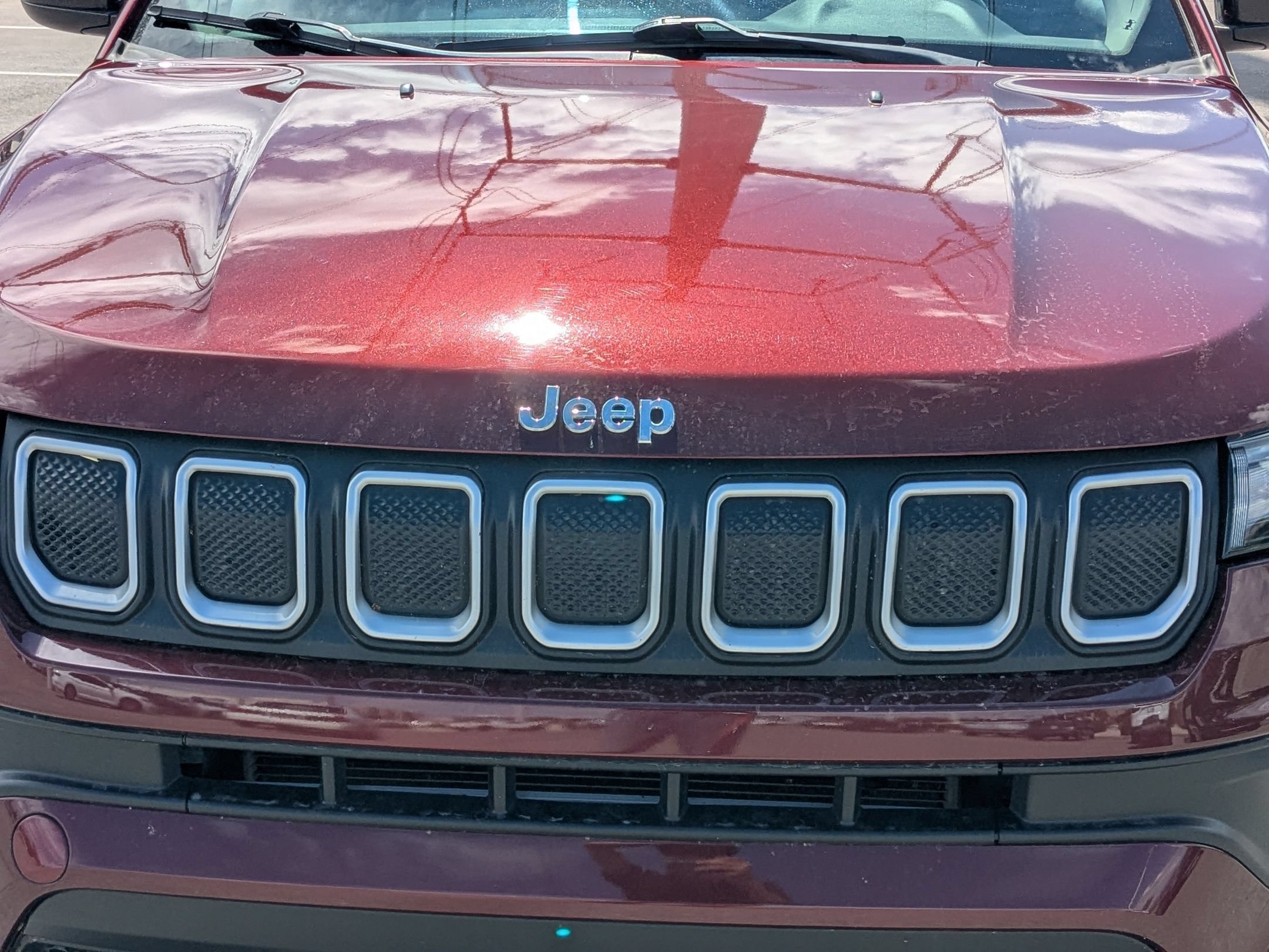 Used 2022 Velvet Red Pearlcoat Jeep Latitude Lux image 10
