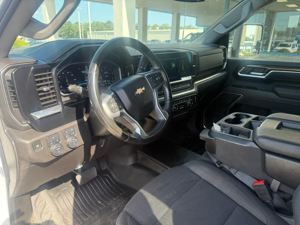 Used 2025 Summit White Chevrolet LT image 2