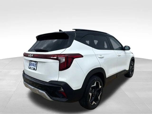 Used 2025 White Kia S image 8