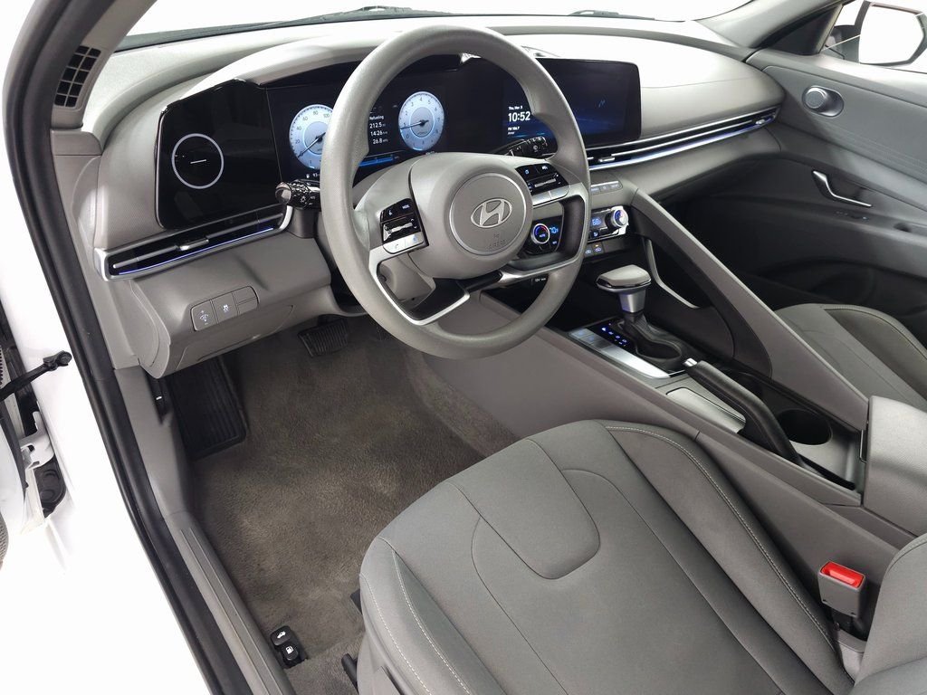 2024 Hyundai Elantra SEL - Photo 14