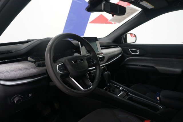 Used 2025 Diamond Black Crystal Pearlcoat Jeep Sport image 19