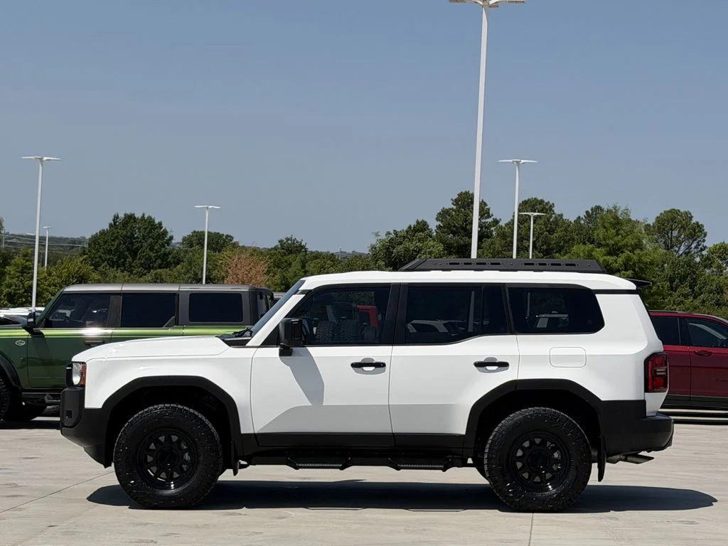 Used 2025 White Toyota 1958 image 3
