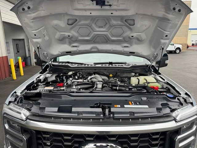Used 2025  Ford Lariat image 19
