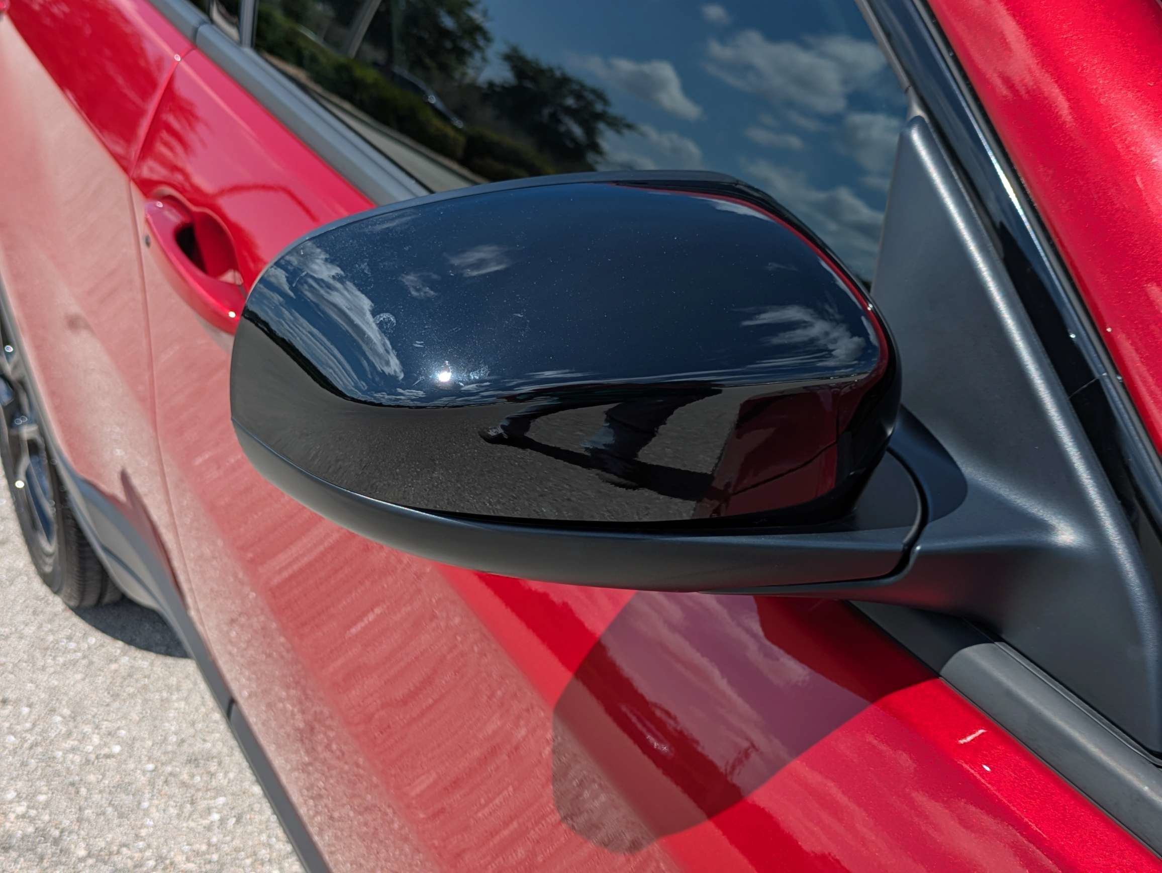 Used 2025 Red Hot Pearlcoat Jeep Latitude image 13