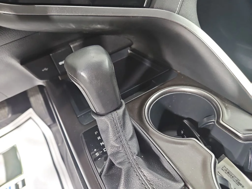 2022 Toyota Camry SE - Photo 23