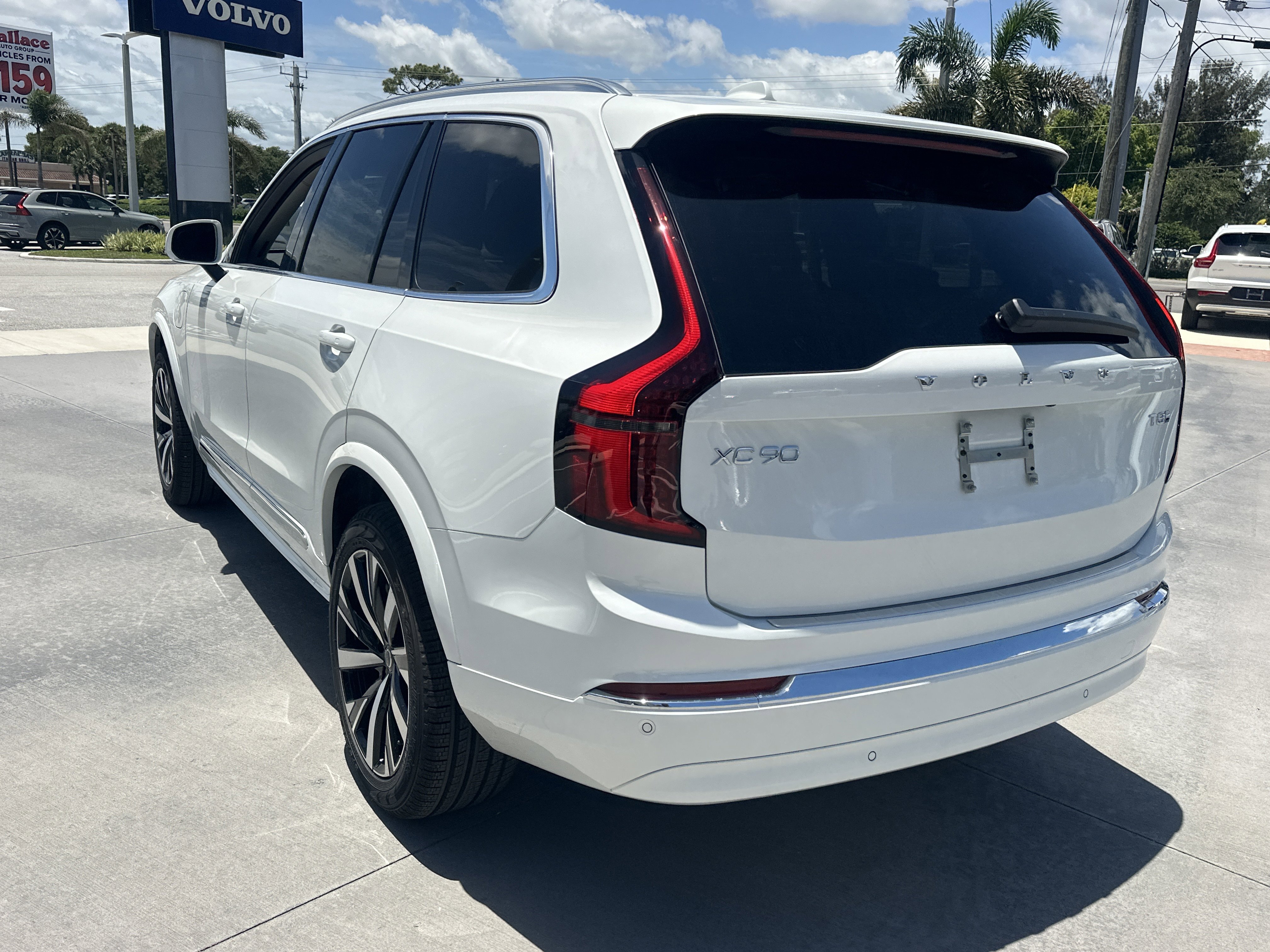 New 2026 Crystal White Volvo Core image 9