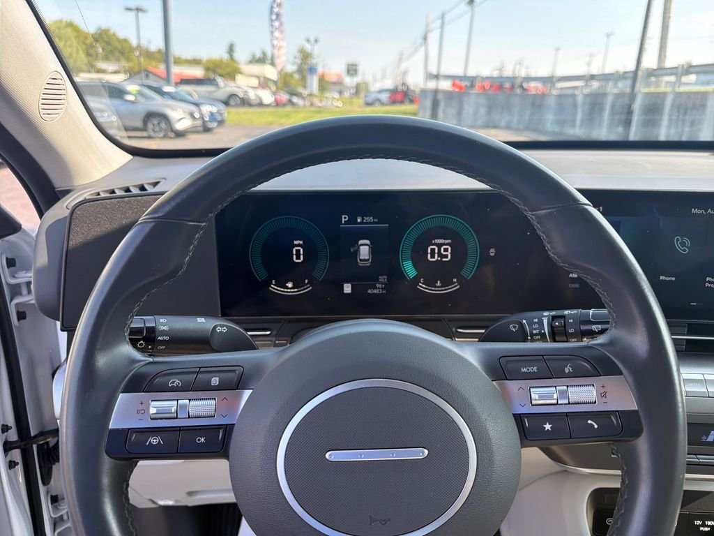 Used 2025 White Hyundai SEL image 18