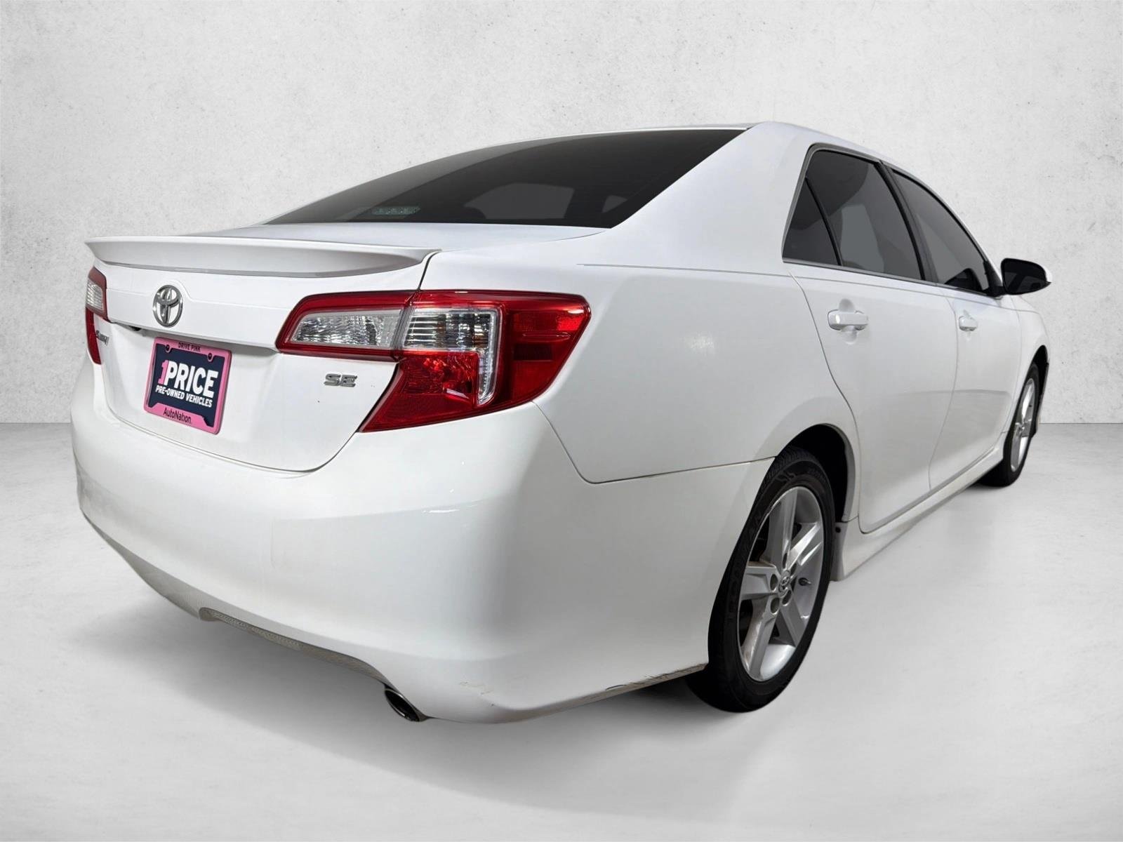 Used 2014 Super White Toyota SE image 3
