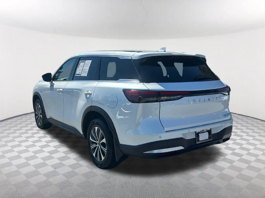Certified Used 2026 White INFINITI PURE image 7