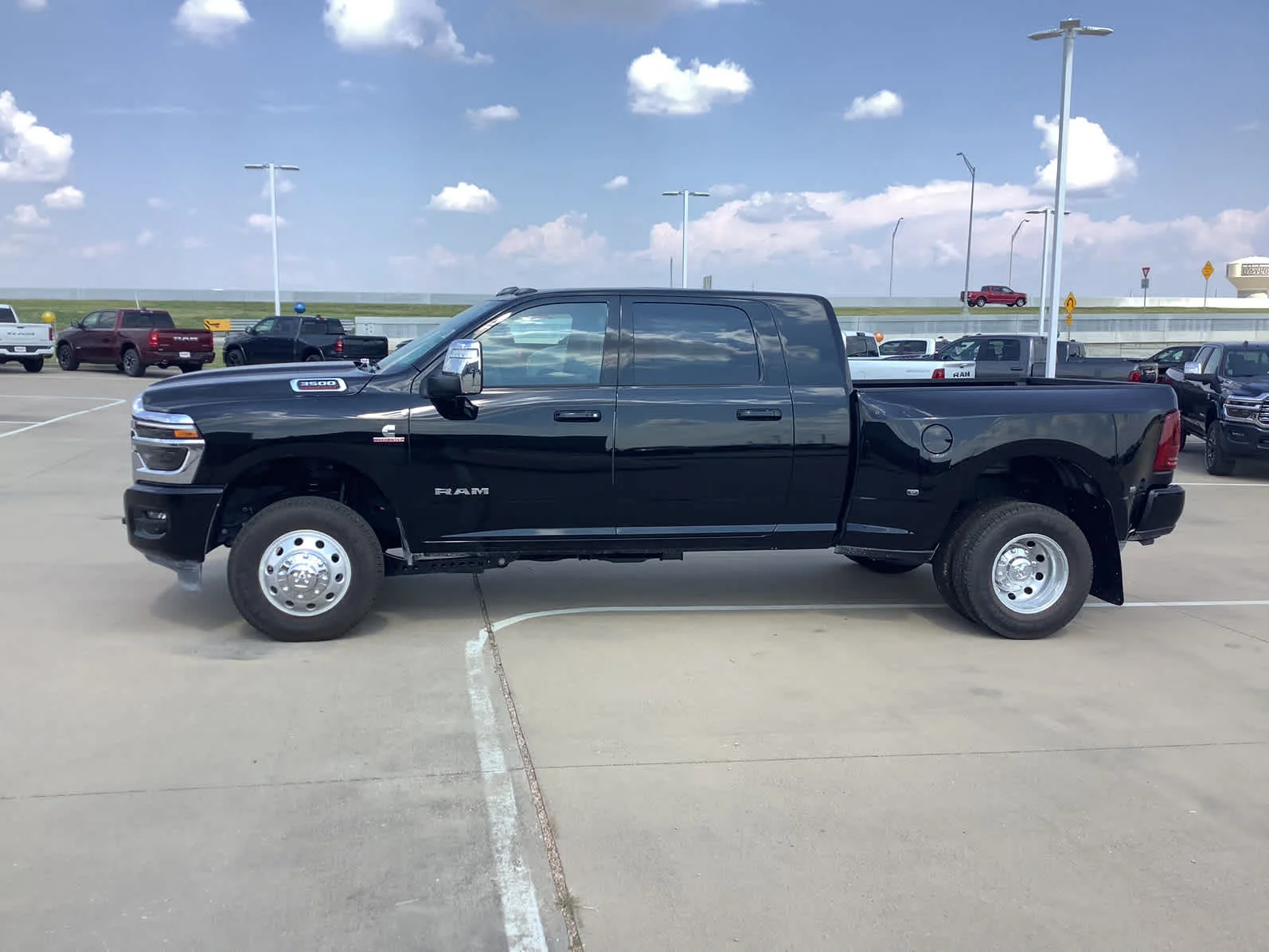 2026 RAM 3500 Laramie - Photo 10