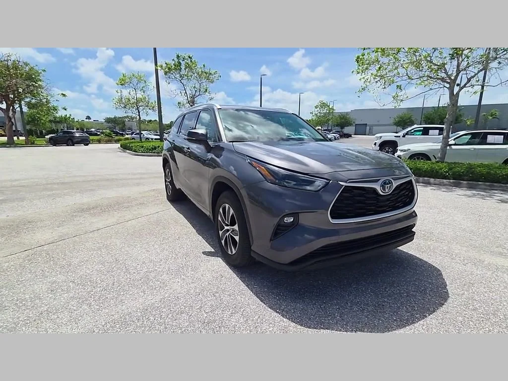 Used 2022 Magnetic Gray Metallic Toyota Hybrid XLE image 53