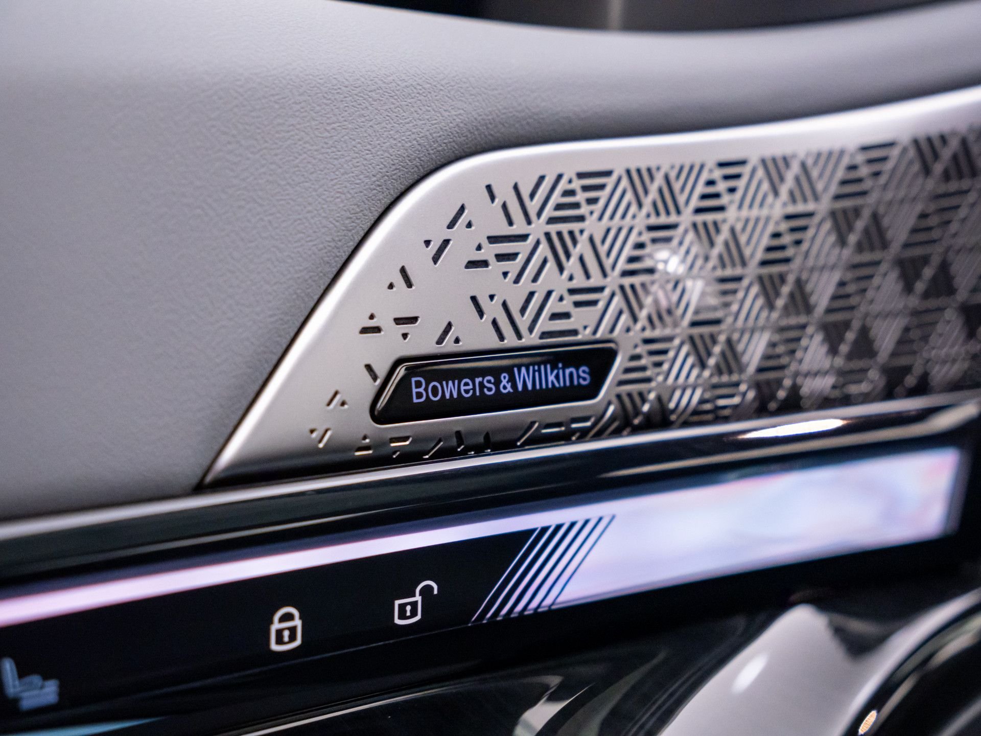 New 2027 Black Sapphire Metallic BMW 550e xDrive image 14